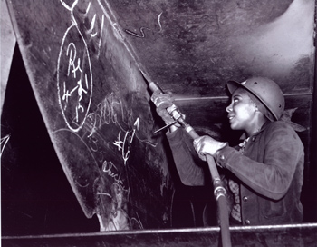 Eastine Cowner working as a scaler on the SS George Washington Carver in 1943.
