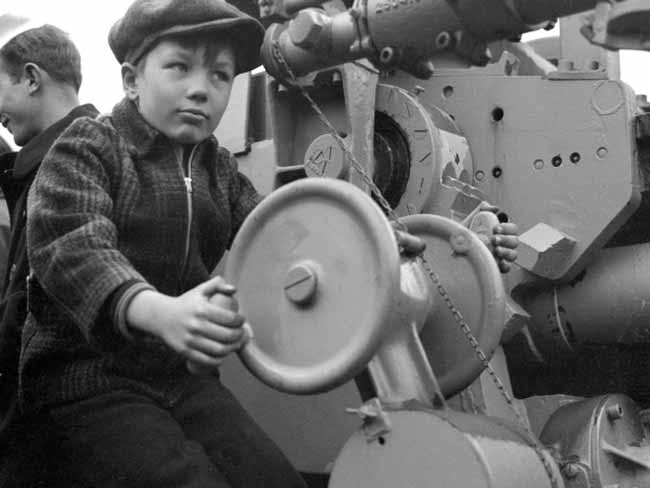 Child with 5-inch deck gun, likely on a submarine on a navy visitor day, circa 1943