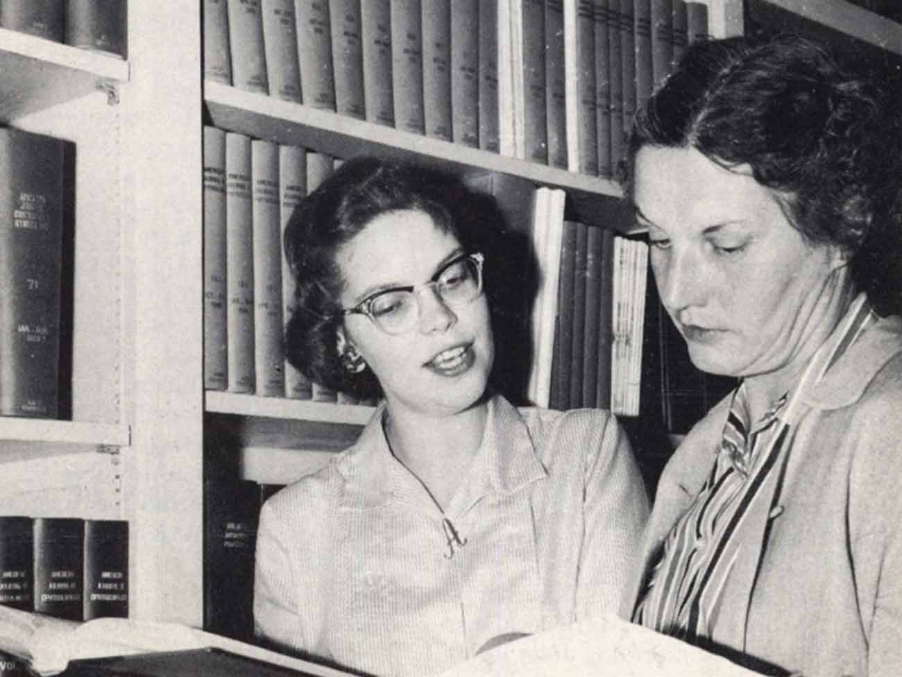 Kaiser Permanente Oakland librarians Alice Katzung and Irma Hickman, 1959