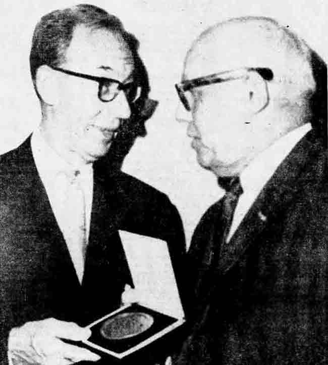Henry J. Kaiser accepting the Murray-Green Award from the AFL-CIO.