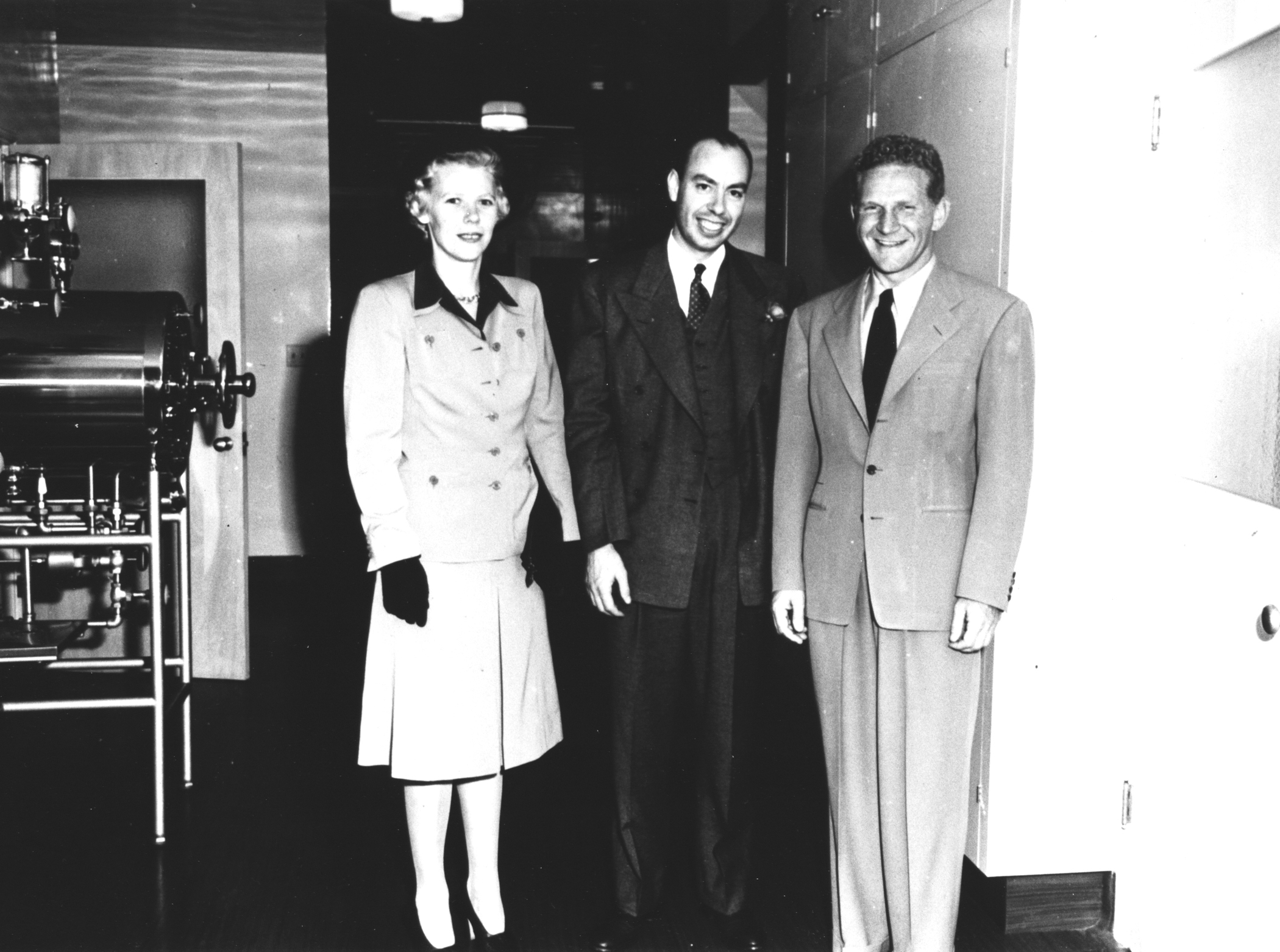 Millie and Cecil Cutting with Kaiser Permanente physician co-founder Sidney Garfield in 1943.