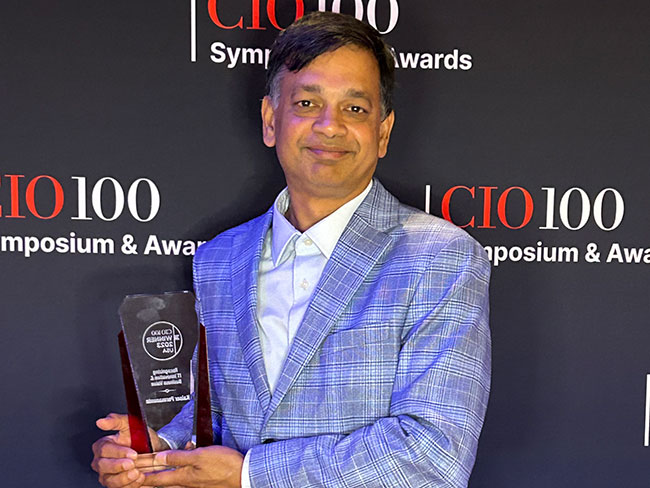 Nari Gopala holding CIO award