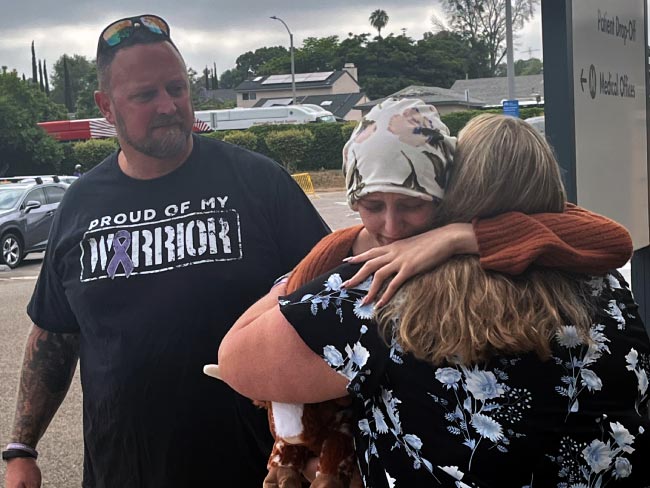 Katie Peet hugging her parents