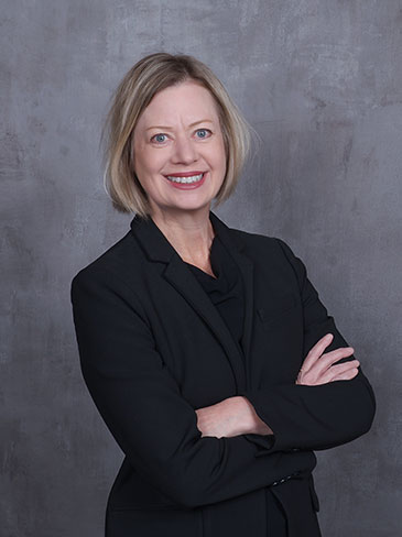 Profil picture of Dr. Tracy Lippard with her arms crossed