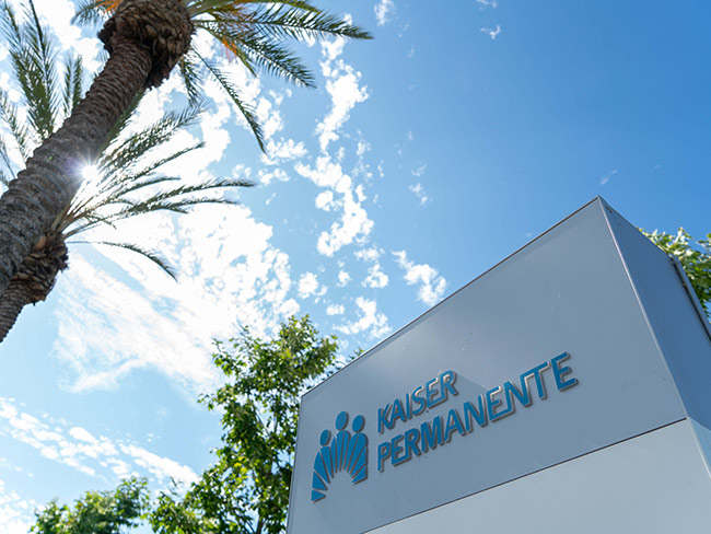 Kaiser Permanente sign near palm tree.