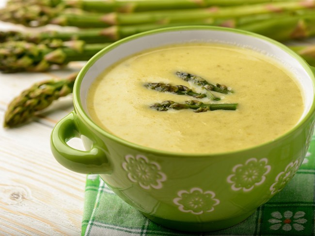 Asparagus soup with whole asparagus pieces