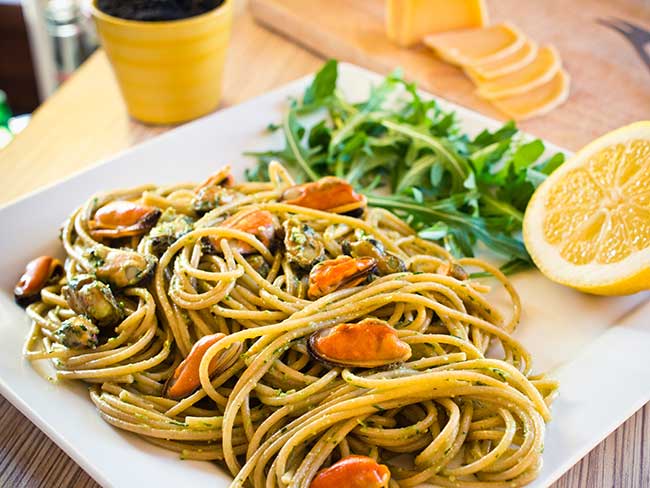 Mussels and Pesto With Spaghetti | Kaiser Permanente