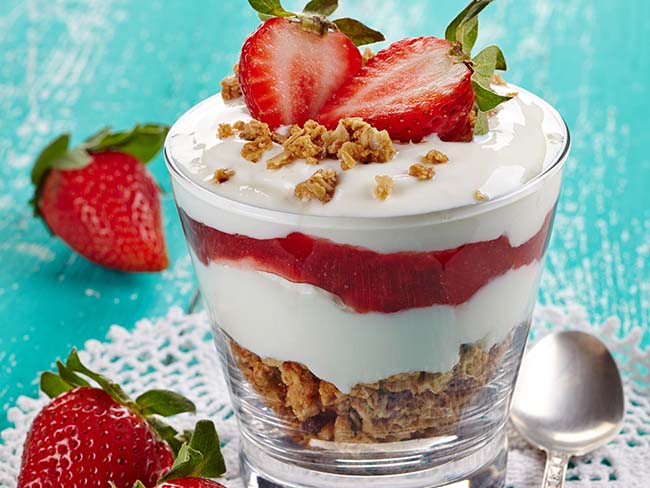 Strawberry, Yogurt, and Granola Parfait | Kaiser Permanente